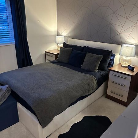 Cosy Double Bedroom In Newcastle Upon Tyne - Access To Shared Kitchen, Shared Lounge And Shared Conservatory Areas Inc Sky Tv And Netflix Esterno foto